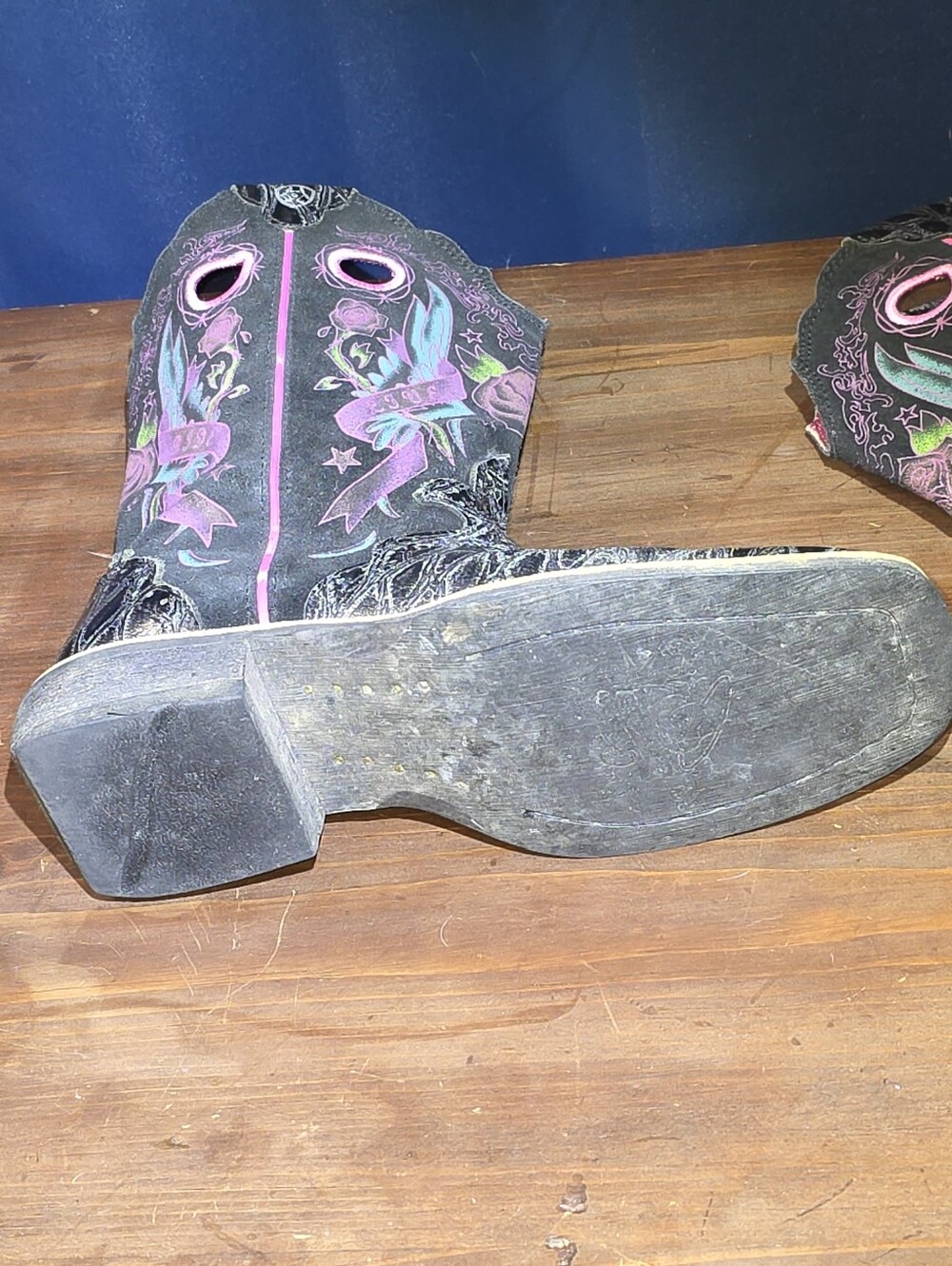 Women's Ariat Black & Pink Embroidered Western Boots, SIZE 7 1/2 B - Picture 5 of 11